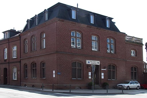 198 Haus Schlick, Karl-Oberbach-Straße 50, (Grevenbroich)