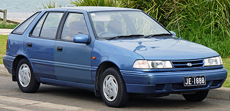 1991-1994 Hyundai Excel (X2) LS 5-door hatchback 03.jpg