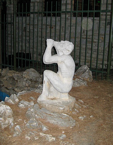 File:2006-07-13 Statue of Socrates Drinking Hemlock.jpg