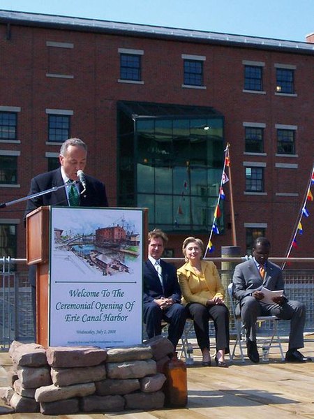 File:20080702 Brown next to Clinton and Higgins while Schumer speaks.jpg