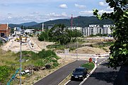 Blick von der Kaiserstuhlbrücke auf die neu angelegte Paul-Ehrlich-Straße auf dem früheren Güterbahnhofsgelände in Freiburg