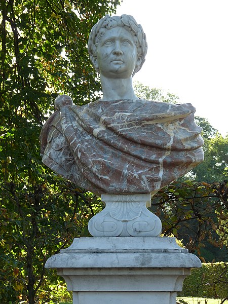 File:2b Titus Vespasianus Mohrenrondell Sanssouci Steffen Heilfort.JPG