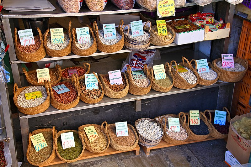 File:31 Beans in Spanish cuisine - variety of beans at a grocery store in Granada, Spain.jpg