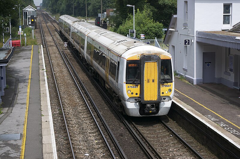 File:375607 Arrives at Shepherds Well.jpg