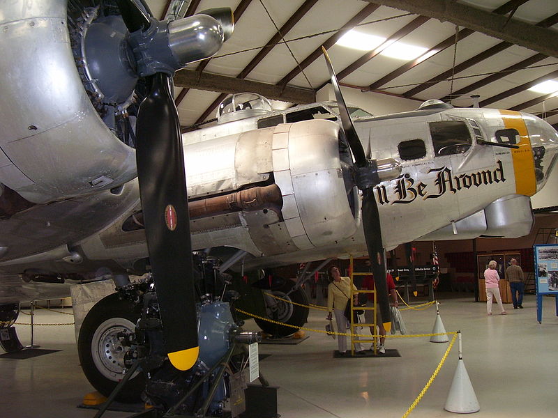 File:44-85828 - DI-H Boeing B-17G Flying Fortress (299P) "I`ll Be Around" (cn 8737) USAAF. (8215360373).jpg