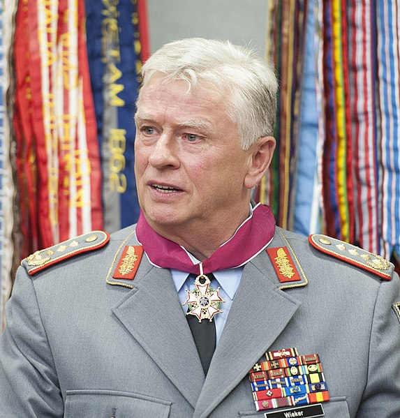 File:562955-U-QQU34-174 German Army Gen. Volker Wieker - Legion of Merit 2015 (cropped).jpg