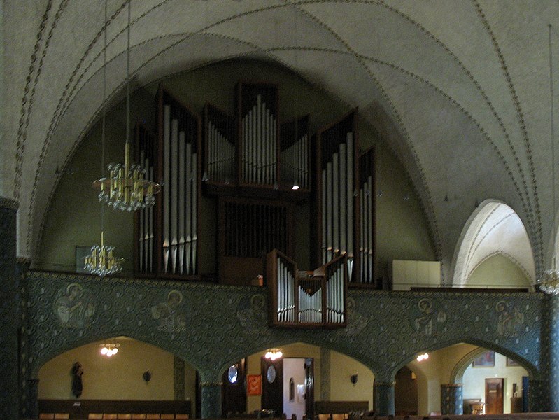 File:7323 - Luzern - Pauluskirche (cropped).JPG