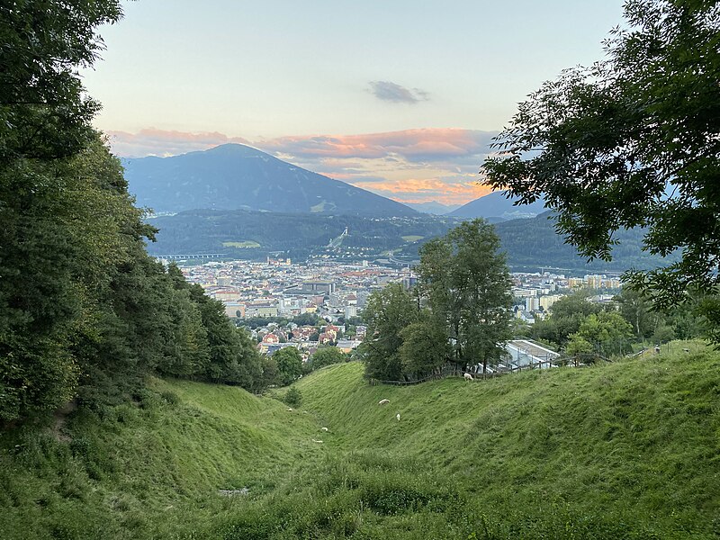 File:AUT Innsbruck, Schiessstandgasse 002.jpg