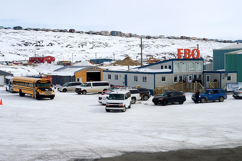 File:A School Bus Joins the Motorcade as Secretary Kerry and His Staff Arrive in Iqaluit, Canada.jpg