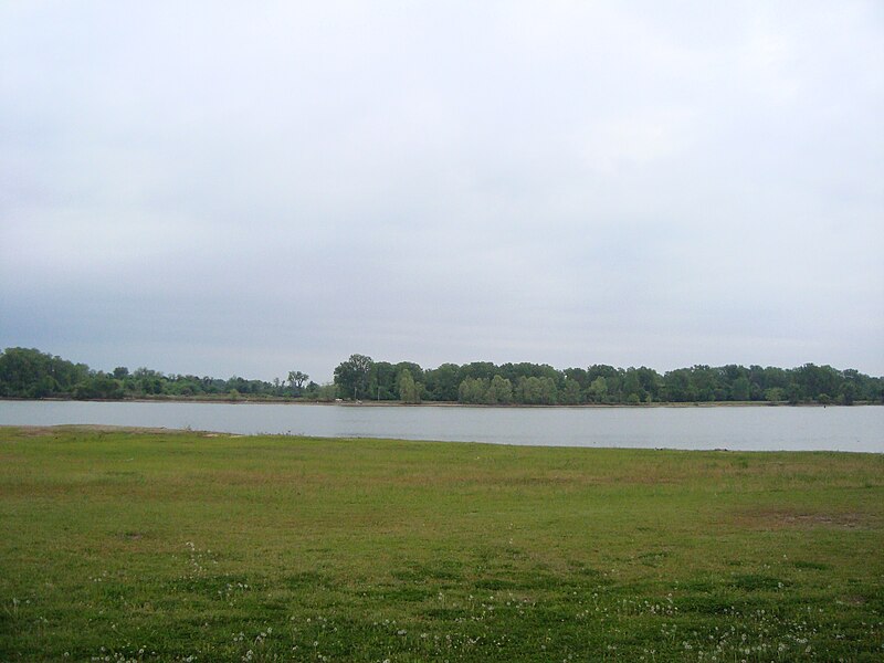 File:A view of the Arkansas River from the I-40 Bridge Collapse Memorial at Webbers Falls, Oklahoma (b1946d6a-0cf9-455c-b814-7709a167c77e).JPG