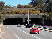 Acton Tüneli Eylül 2019'da doğudan görüntülendi.jpg
