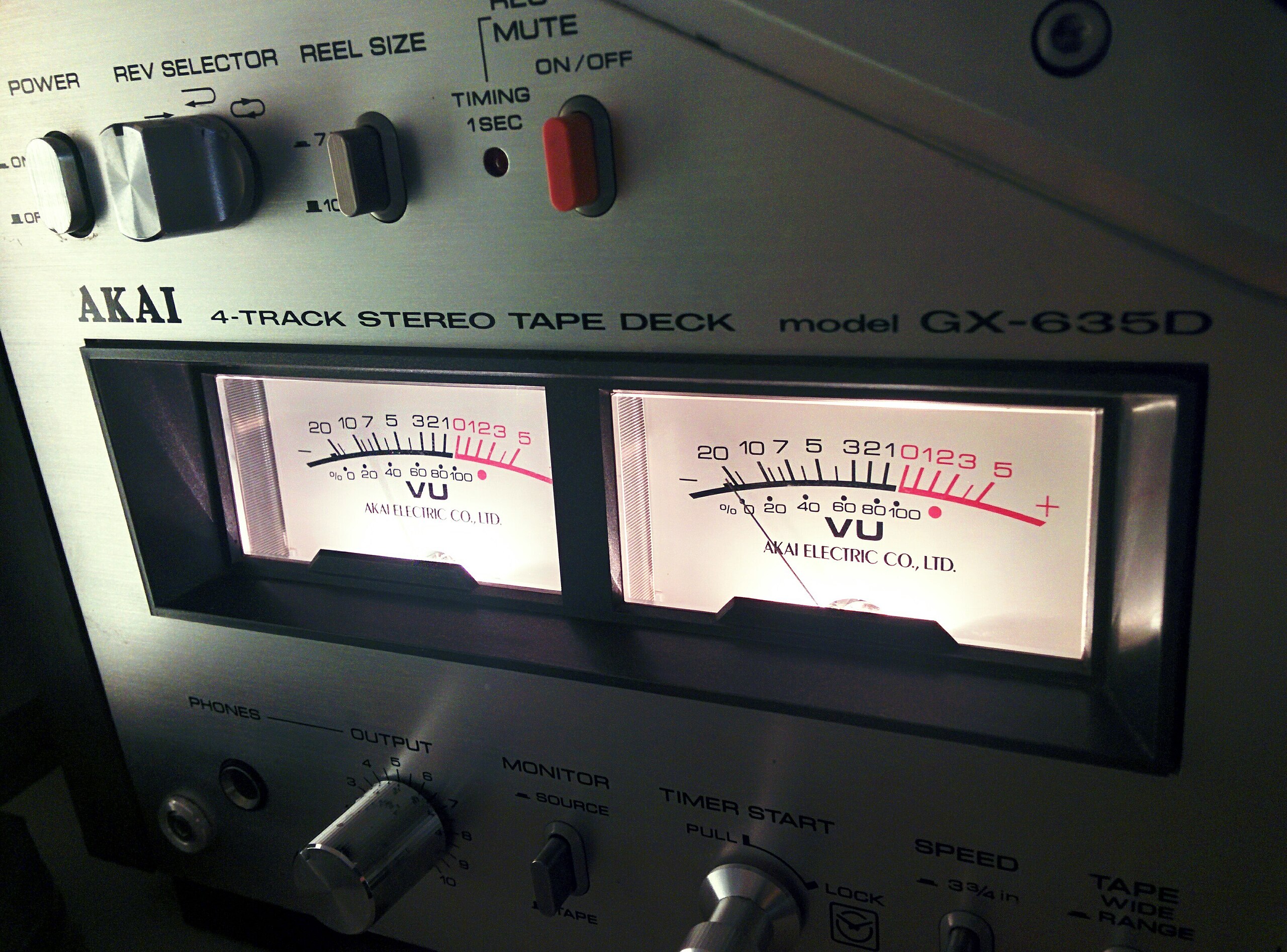 Ungraded: Analog VU Meters on Classic Hi-Fi Akai GX-635D Reel-to
