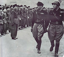 Alessandro Pavolini e Vincenzo Costa passano in rassegna gli squadristi delle Brigate bere della Resega estate 1944.jpg