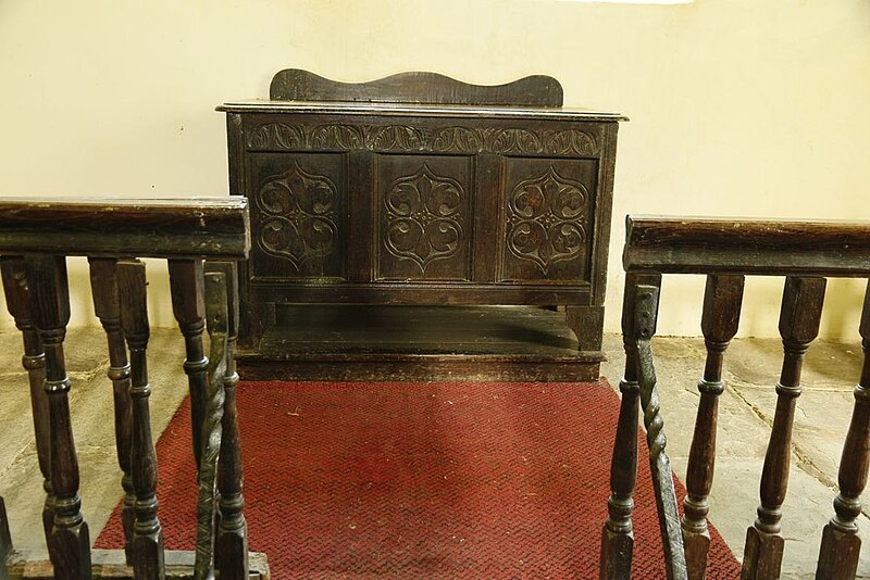 File:Altar in St Padarn - geograph.org.uk - 4557170.jpg