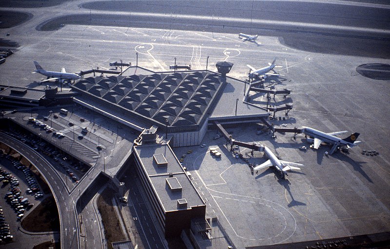 File:An Aerial View of Yeşilköy Airport - İstanbul Atatürk Aiport (12985308504).jpg