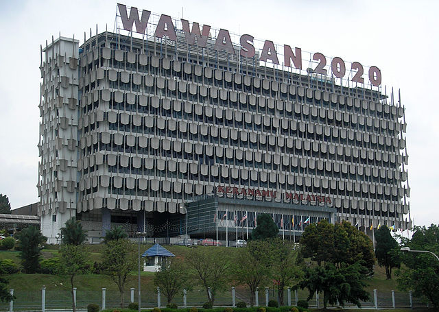 The Angkasapuri building is prominently erected atop Bukit Putra, close to the Kerinchi stretch of the Federal Highway (Federal Route 2).