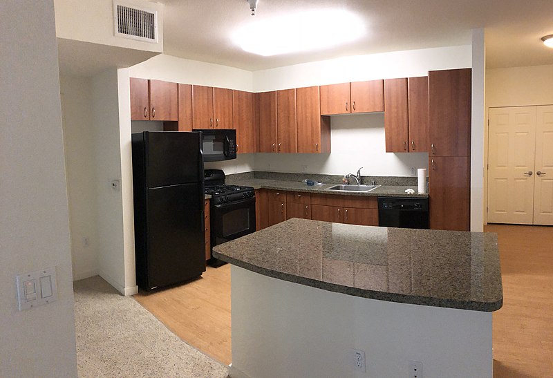 File:Apartment Kitchen 1 2018-09-28.jpg