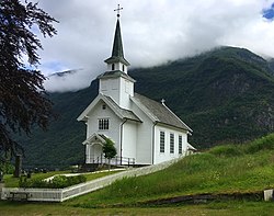 Arnafjord kyrkja.jpg