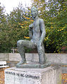 Die Skulptur Aufsteigender Jüngling aus dem Jahr 1931 – ebenfalls von Georg Kolbe – war der zweite Versuch, dem Dichter in seiner Heimatstadt ein Denkmal zu setzen.