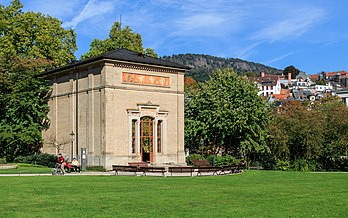 Vista lateral do Trinkhalle em Baden-Baden, Alemanha. (definição 4 961 × 3 101)