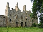 Balgonie Castle Mit Vorhangfassaden, Grenzmauern, Gatepiers und Brunnen