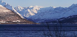 Balsfjorden & Jiehkkevárri.jpg