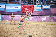 Deutsch: Beachhandball bei den Olympischen Jugendspielen 2018; Tag 6, 12. Oktober 2018; Mädchen, Hauptrundenspiel – Ungarn-Niederlande 2:1 English: Beach handball at the 2018 Summer Youth Olympics at 12 October 2018 – Girls Main Round – Hungary-Netherlands 2:1