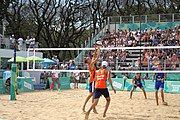 Deutsch: Beachvolleyball bei den Olympischen Jugendspielen 2018; Tag 11, 17. Oktober 2018; Jungen,Finale – Niederlande (Matthew Immers/Yorick de Groot)-Schweden (David Åhman/Jonatan Hellvig) 0:2 (20–22/15–21) English: Beach volleyball at the 2018 Summer Youth Olympics at 17 October 2018 – Final – Netherlands (Matthew Immers/Yorick de Groot)-Sweden (David Åhman/Jonatan Hellvig) 0:2 (20–22/15–21)