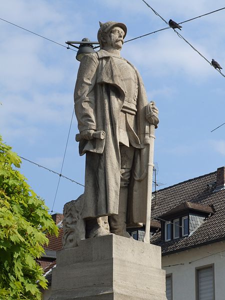 File:Bismark-Brunnen Darmstadt.jpg