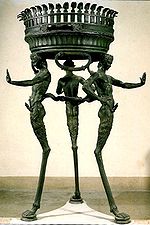 Brasero de metal con sátiros de Pompeya (Museo Arqueológico Nacional de Nápoles)