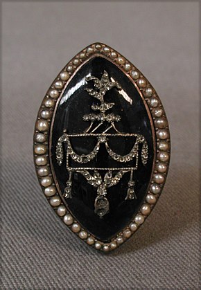 late 18th century brooch