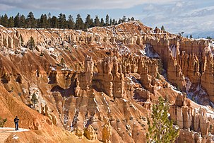 Hoodoos (cheminées de fée) dans le parc national de Bryce Canyon (Utah). (définition réelle 4 787 × 3 192)