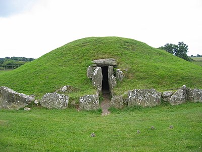 Um túmulo com câmara do Neolítico tardio em Anglesey