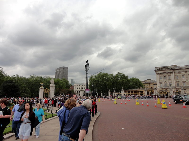 File:Buckingham Palace 28 2012-07-05.jpg