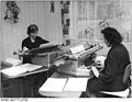 Bundesarchiv Bild 183-G0111-0002-001, Gardelegen, Kreisbuchungsstation der LPGs.jpg