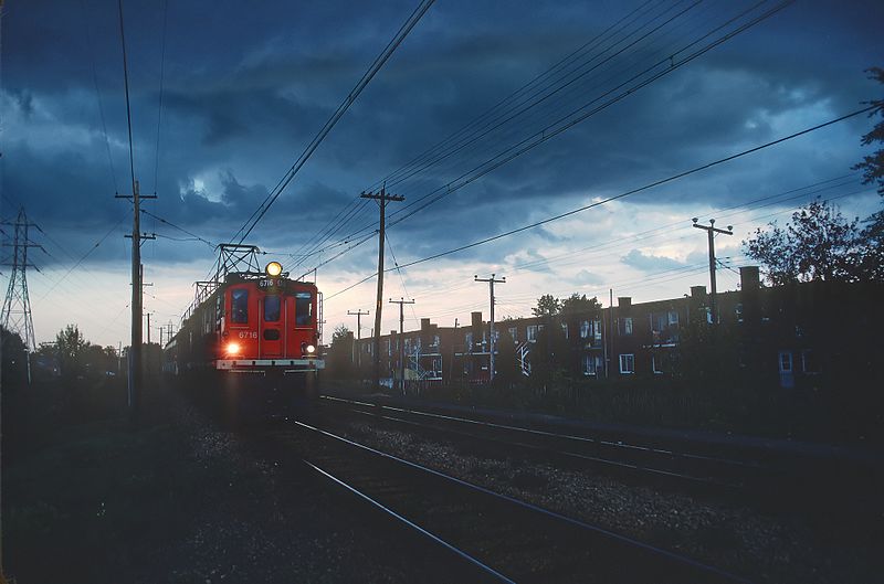 File:CN 6718 NB commote Train, Monkland, Que. on October 7, 1987 (22421272768).jpg