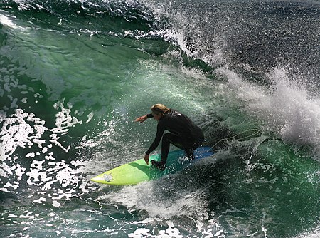 ไฟล์:California surfer inside wave.jpg