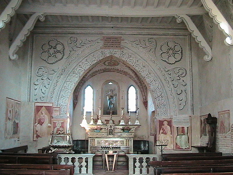 File:Caruberto - Interno del Santuario Santa Maria Nascente.JPG