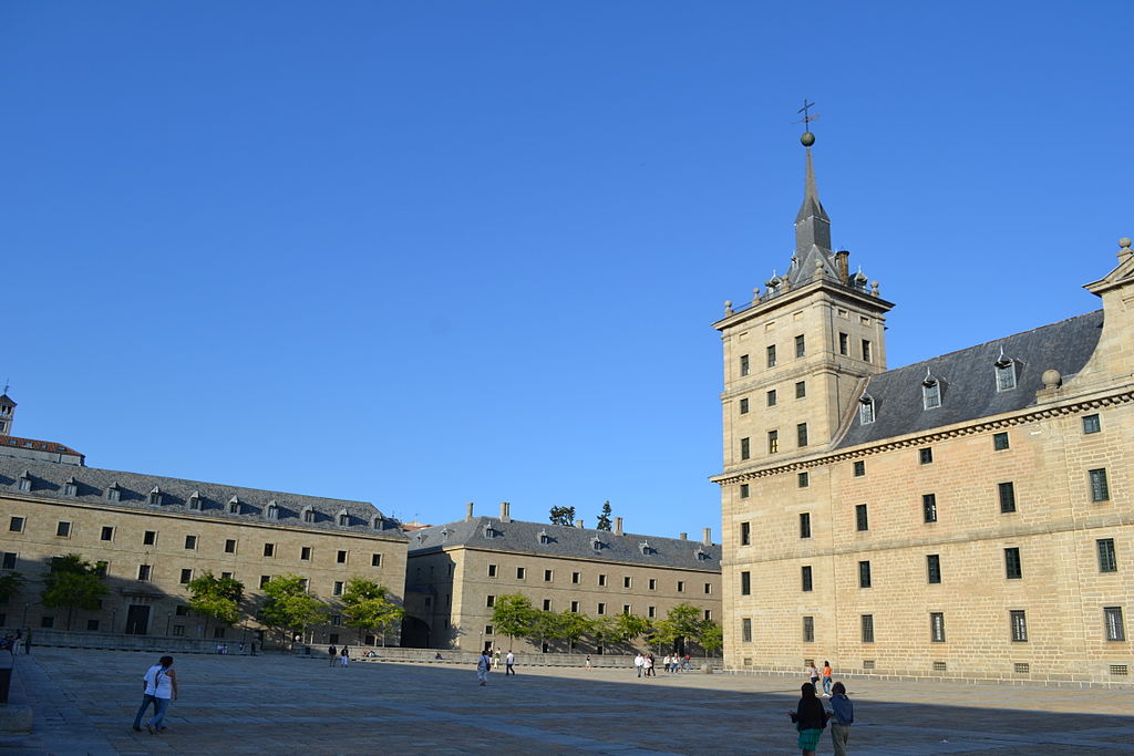 Красный замок резиденция королей. Escorial Grey. Резиденция королей на юге испании красный замок