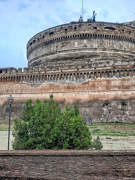 File:Castel Sant Angelo Roma vista dal giardino.jpg