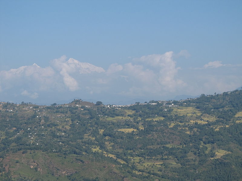 File:Chainpur and Everest Range, Nepal.jpg