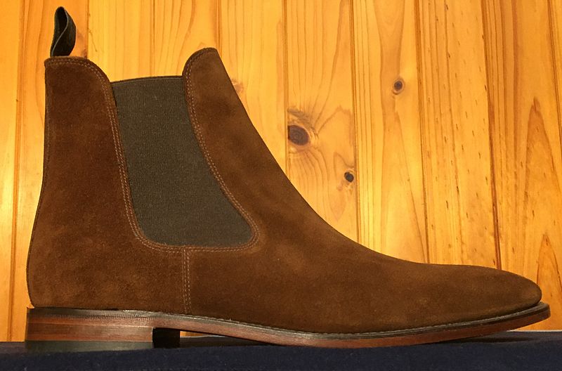 File:Chelsea boot, brown suede.jpg