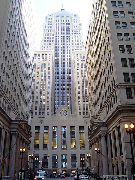 The Chicago Board of Trade Building (center), the Continental Illinois Building (left) and the Federal Reserve Bank of Chicago (right)