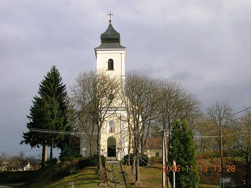 File:Church in Nemesrádó.jpg