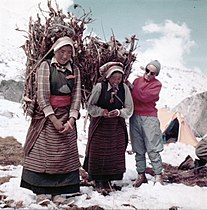 Claude Kogan et deux porteuses.