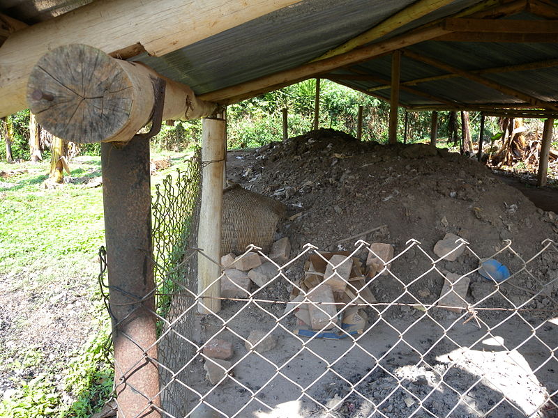 File:Composting site for drying faeces (4028289939).jpg