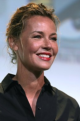 Connie Nielsen by Gage Skidmore (cropped).jpg