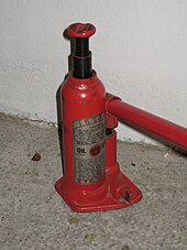 Hydraulic bottle jack Cric 005.jpg