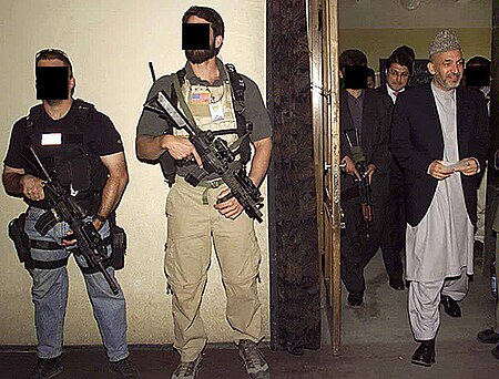 Tập_tin:DEVGRU_soldiers_protecting_Hamid_Karzai.jpg