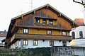 Endlhausen, Dietramszeller Straße 2; ehemals Bauernhaus, Flachsatteldachbau mit Blockbau-Obergeschoss, zweiseitig umlaufender Laube, teilverschalter Giebellaube und verschaltem Kniestock, 1. Hälfte 18. Jahrhundert. This is a picture of the Bavarian Baudenkmal (cultural heritage monument) with the ID D-1-73-120-31 (Wikidata)